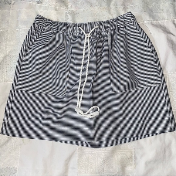 GAP Women’s Blue and white striped Mini Skirt with pockets. Size MED. NWT - Picture 6 of 6